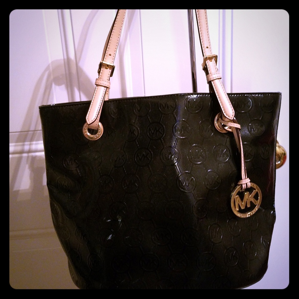 Signature Michael Kors Jet Set Patent Leather